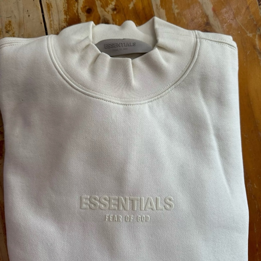 NWT RARE Essentials Crew Neck Cream White Oversized Sweatshirt